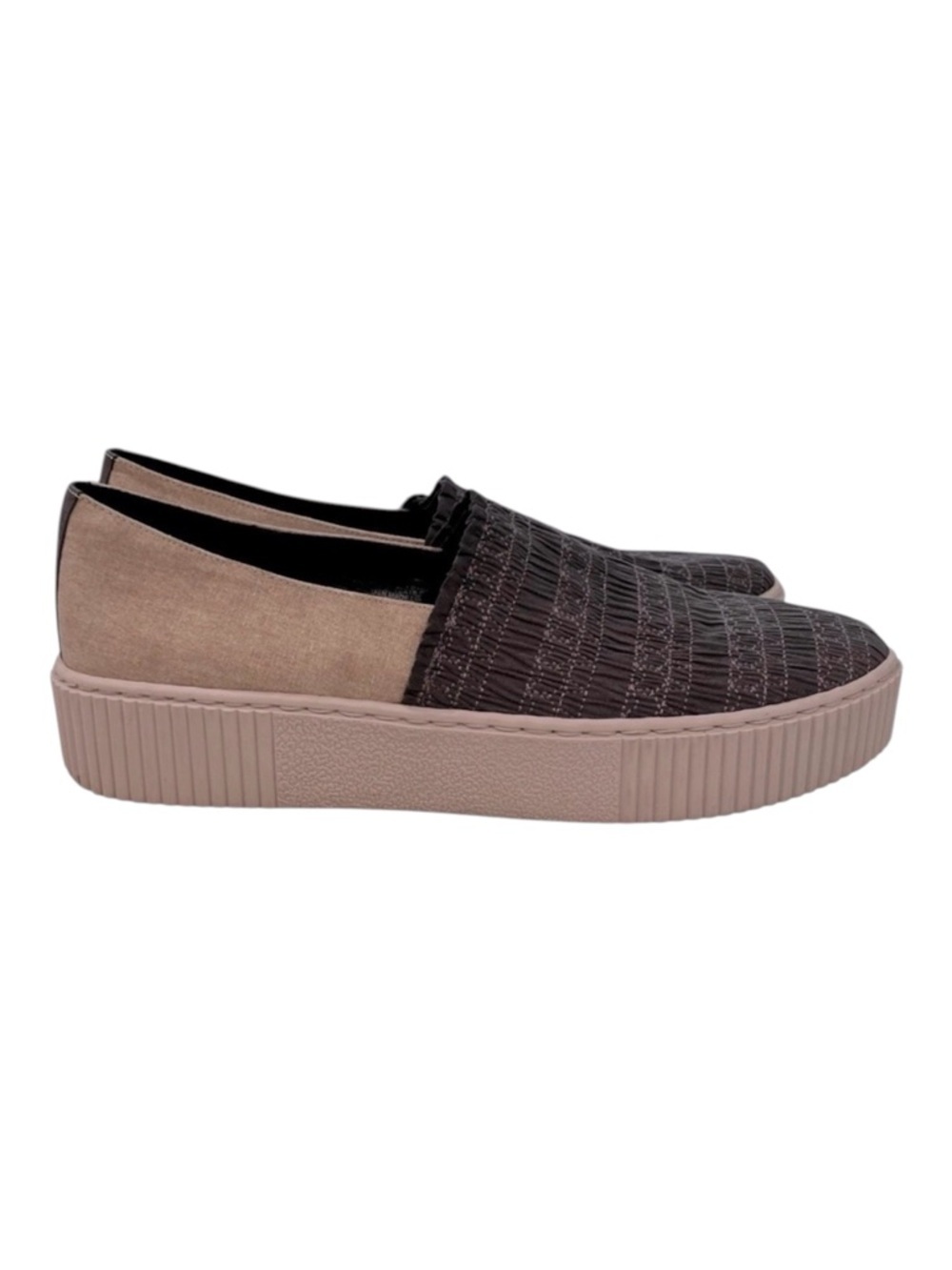 LORI GOLDSTEIN Sabrine Smocked Slip on Sneaker. Size 10